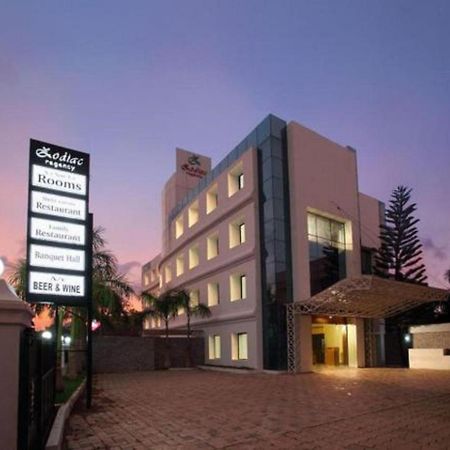 Hotel Zodiac Regency Коллам Экстерьер фото