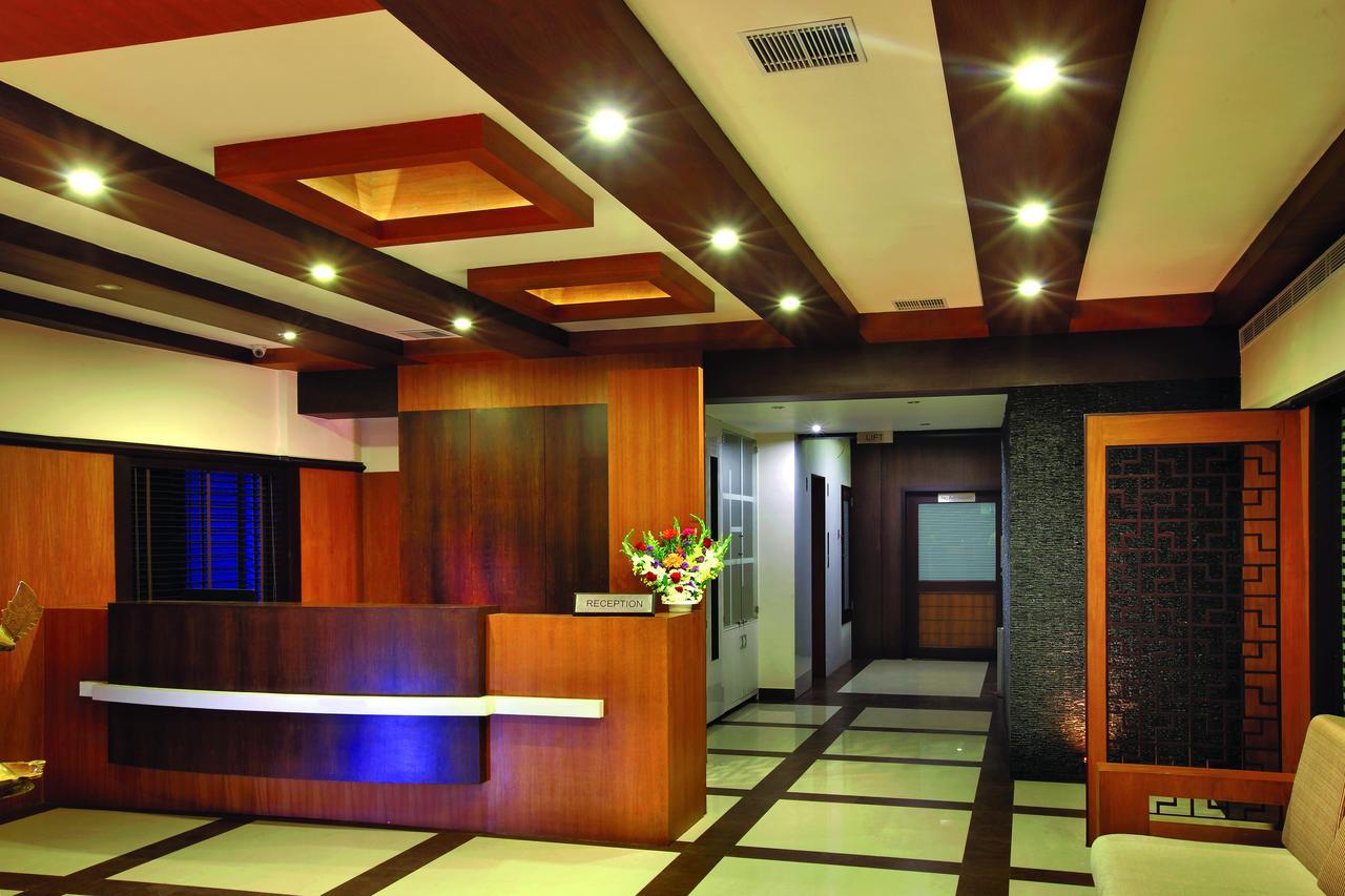 Hotel Zodiac Regency Коллам Экстерьер фото