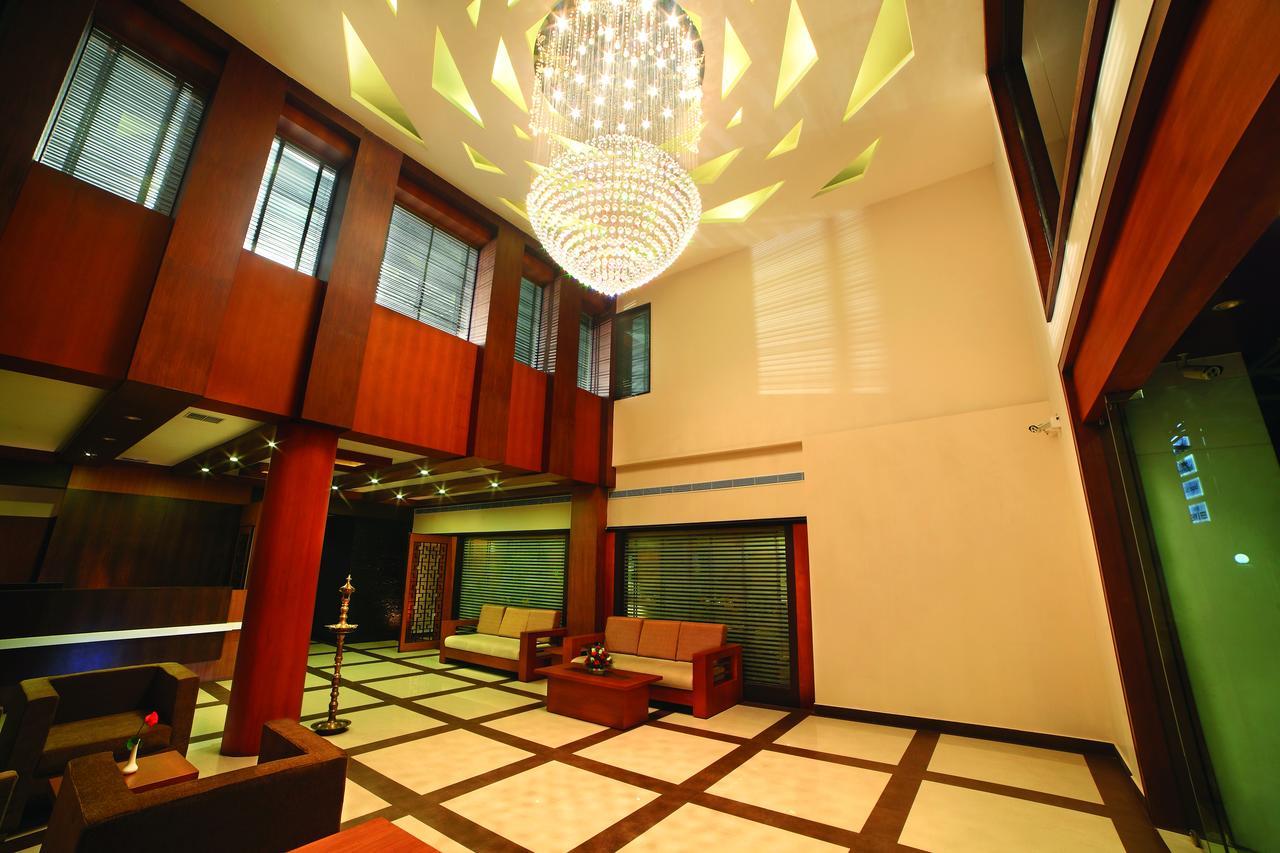 Hotel Zodiac Regency Коллам Экстерьер фото