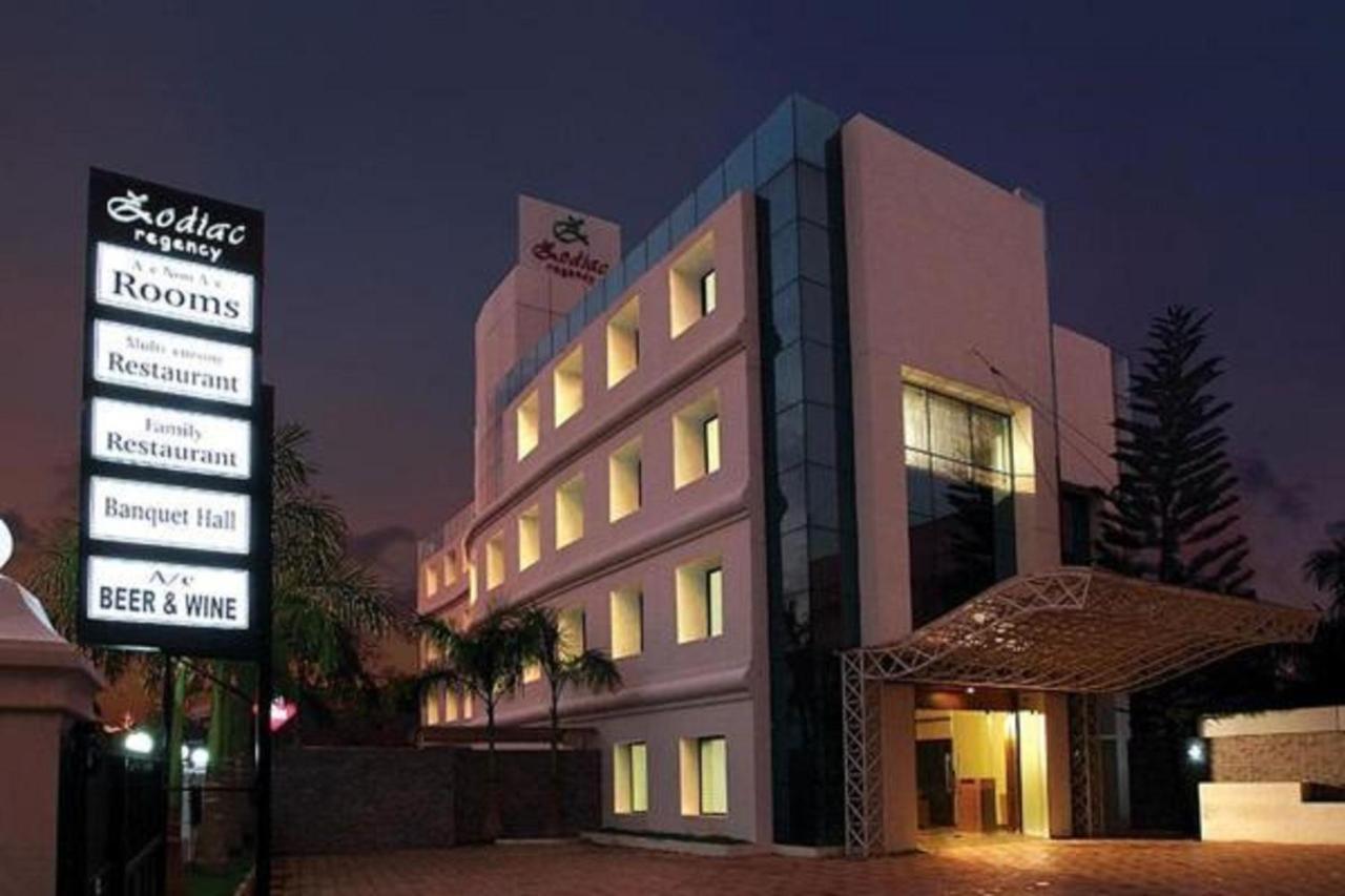 Hotel Zodiac Regency Коллам Экстерьер фото