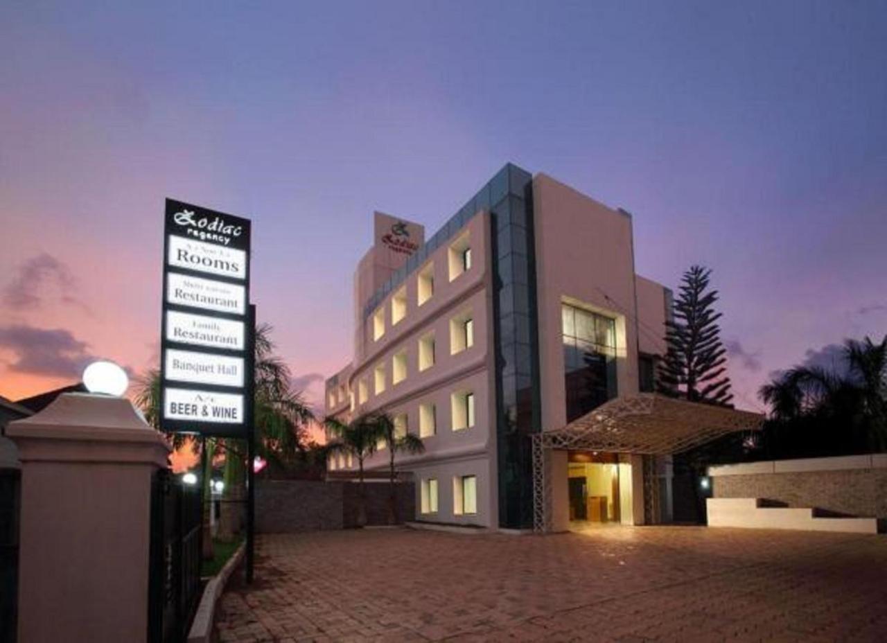 Hotel Zodiac Regency Коллам Экстерьер фото